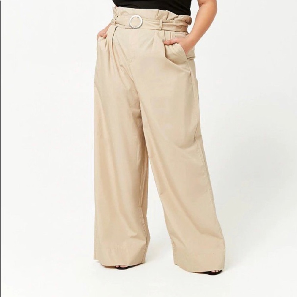⭐️ SOLD NWT Paper bag waist forever21 pants.